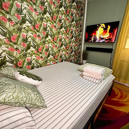 Tropical Comfort Room In Harlem Cozy Stay With Snacks & Style 纽约 外观 照片